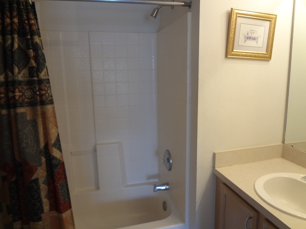 1665 Waterview Loop - 2nd en-suite Bathroom